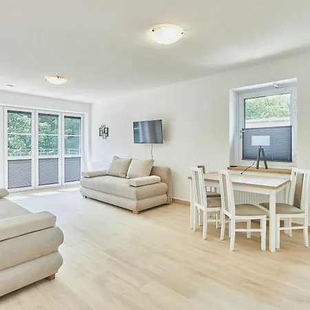 - Sienkiewicza 23 * Svinoústí